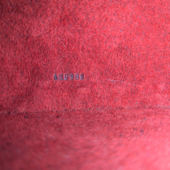 Louis Vuitton Cannes Epi Red. Authentic and pre-owned - Picture 10 of 11